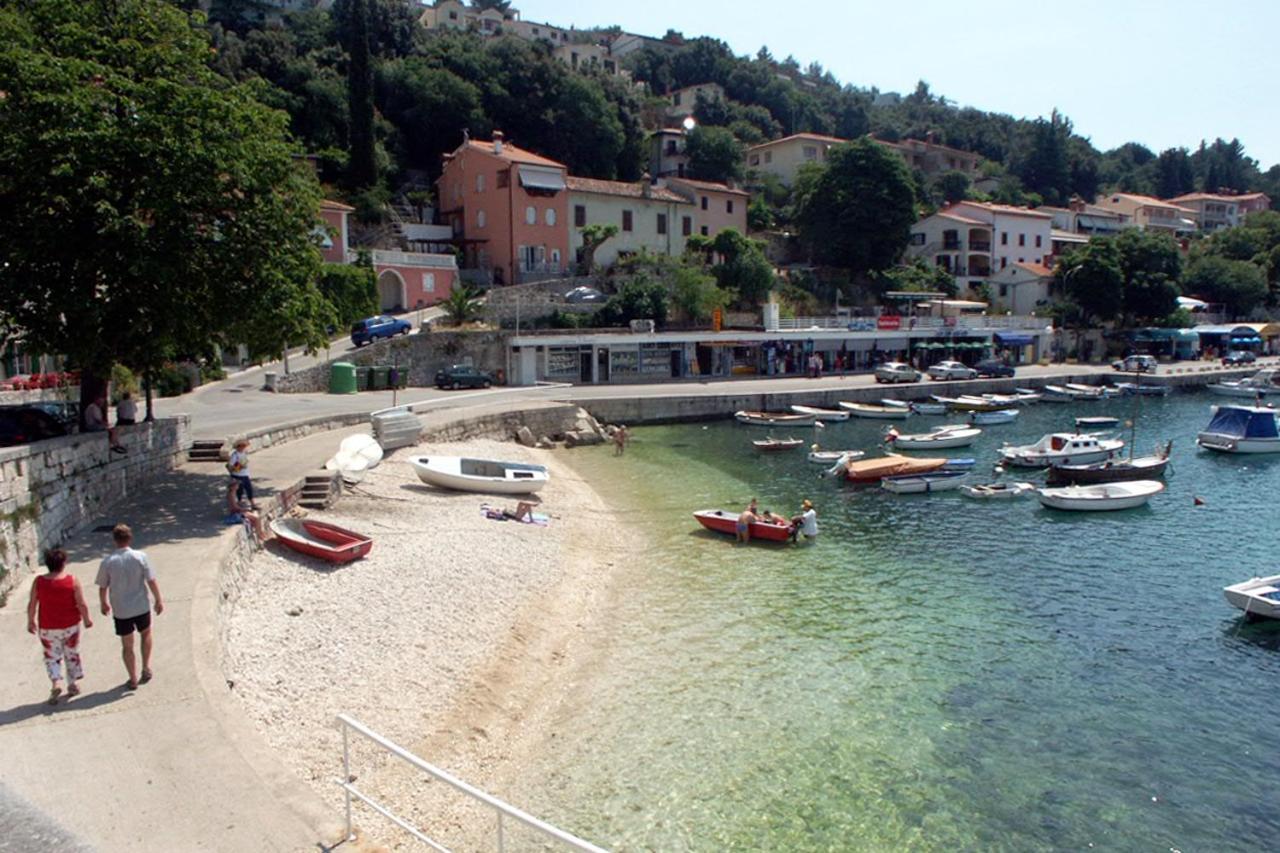 Apartments With A Parking Space Rabac, Labin - 7622 Bagian luar foto