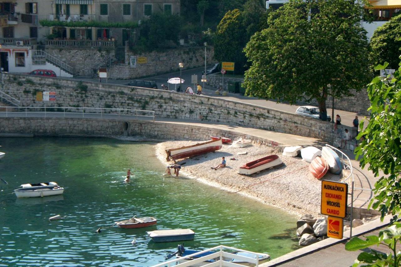 Apartments With A Parking Space Rabac, Labin - 7622 Bagian luar foto