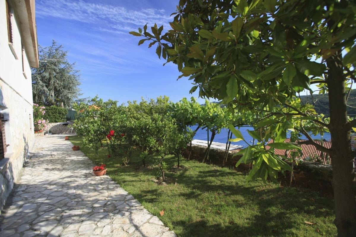 Apartments With A Parking Space Rabac, Labin - 7622 Bagian luar foto
