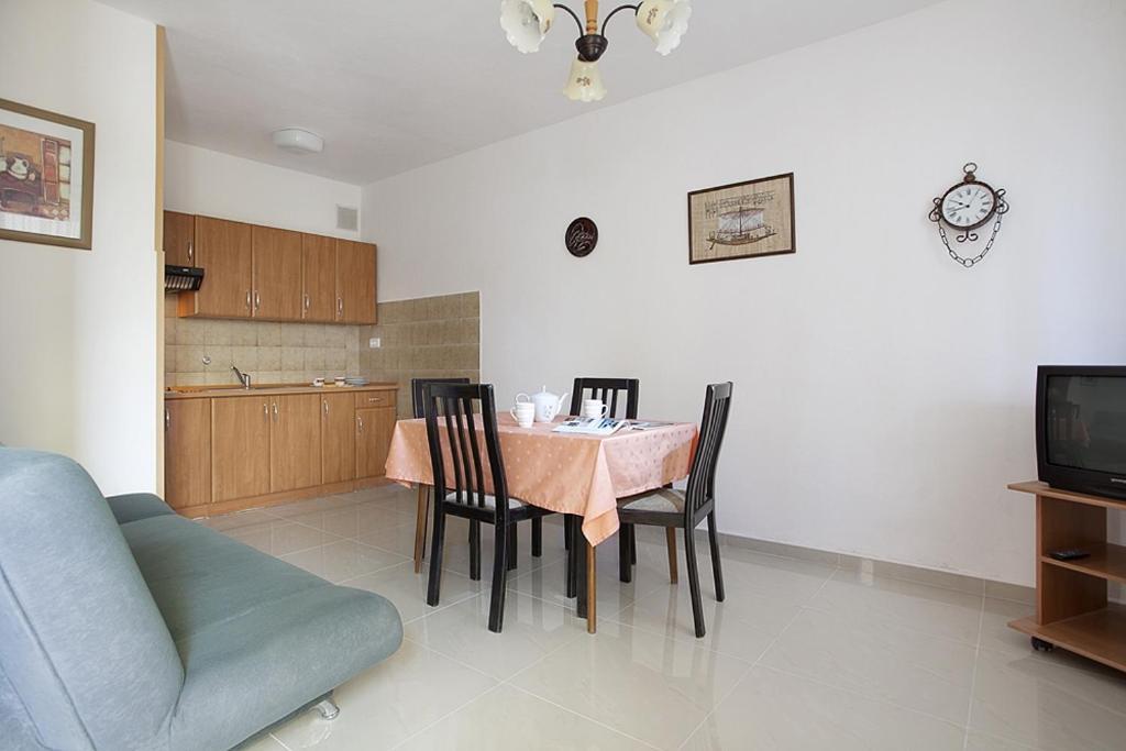 Apartments With A Parking Space Rabac, Labin - 7622 Bagian luar foto