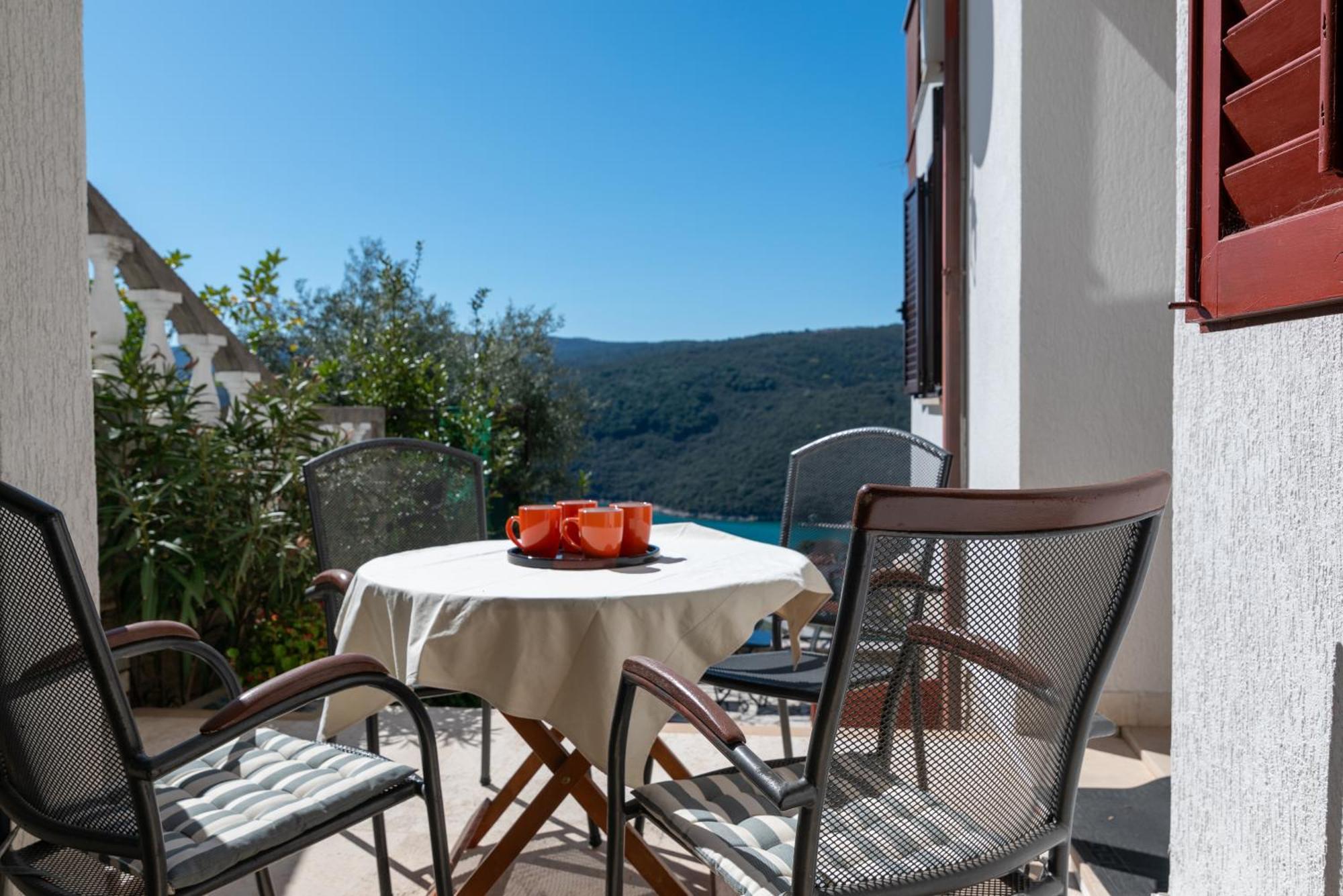 Apartments With A Parking Space Rabac, Labin - 7622 Bagian luar foto