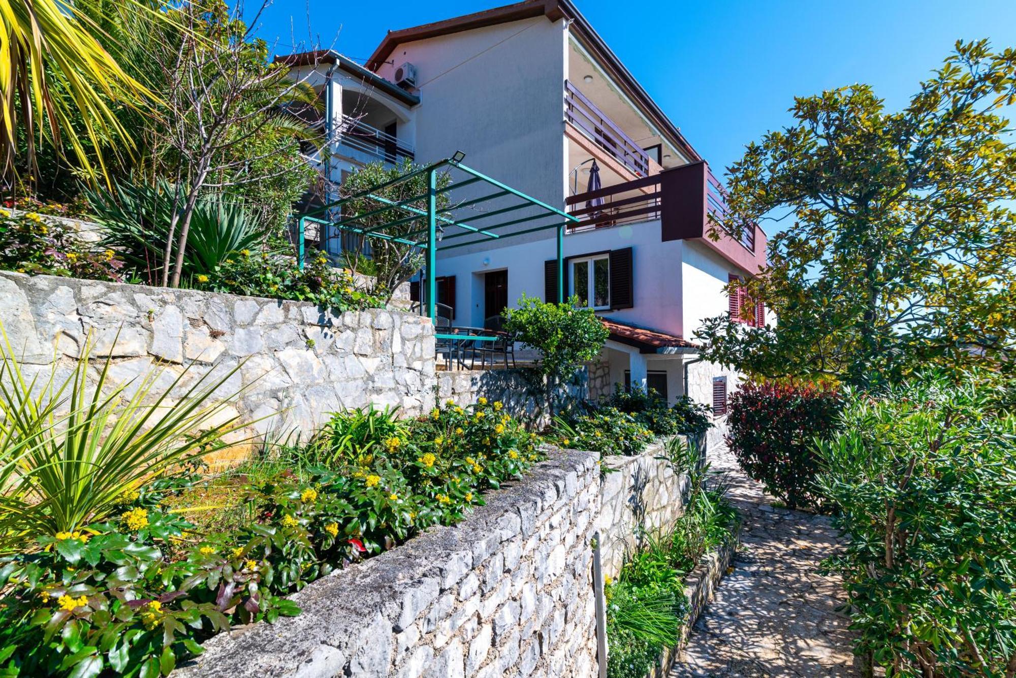 Apartments With A Parking Space Rabac, Labin - 7622 Bagian luar foto