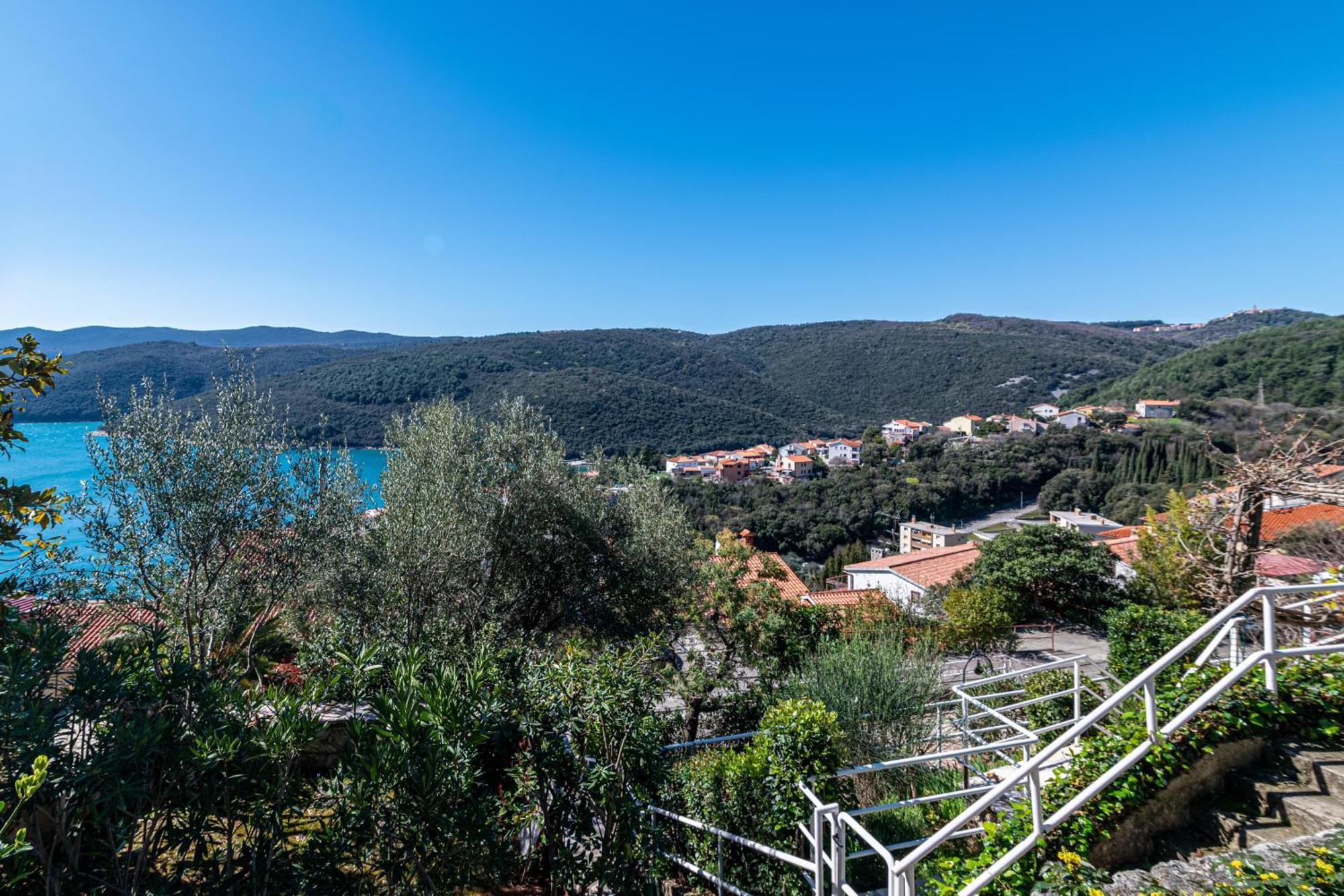 Apartments With A Parking Space Rabac, Labin - 7622 Bagian luar foto